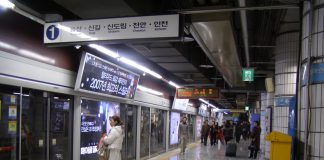 Man crushed to death behind Seoul subway screen door