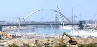 Dubai canal now full of water (Juidin Bernarrd)