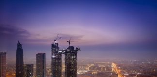 Walk between two Dubai skyscrapers on Sky Walk Walk between two Dubai skyscrapers on Sky Walk