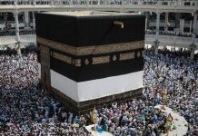 Video: Massive umbrella to shield pilgrims at Makkah