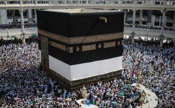 Video: Massive umbrella to shield pilgrims at Makkah