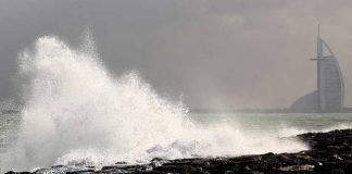 Caution: Strong rush of 45km/h wind to blow over UAE