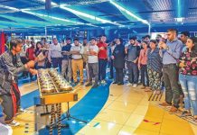 Commuters enjoy live music at Dubai Metro stations Commuters enjoy live music at Dubai Metro stations